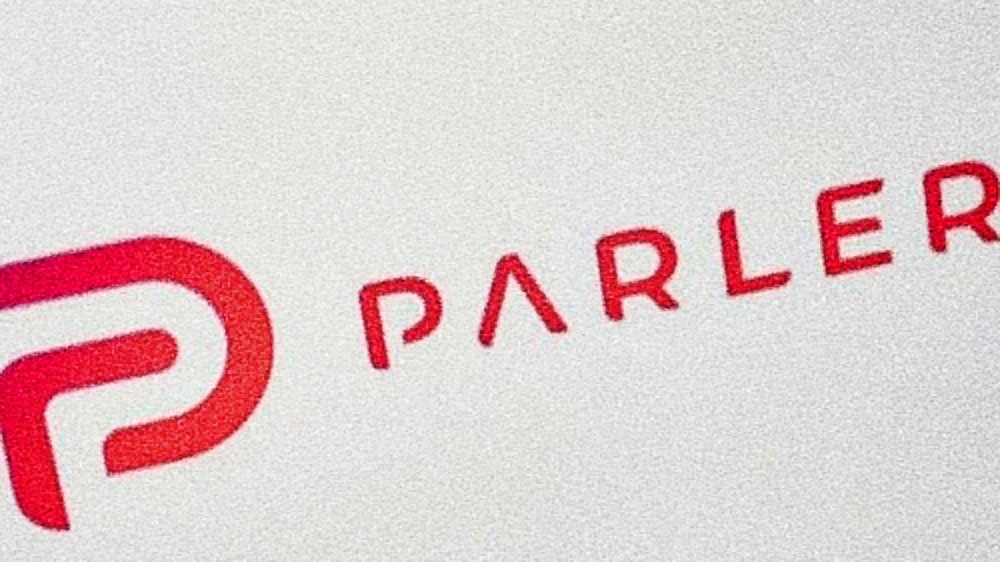 照片中提到了PARLER，跟巴黎藝術學院、私人飛行有關，包含了圖形、商標、產品設計、牌、字形