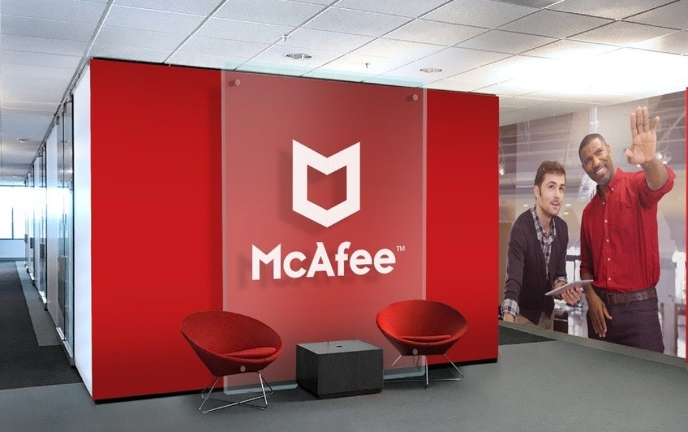 照片中提到了McAfee、TM，跟邁克菲有關，包含了室內設計、顧問、Permira 顧問、复臨國際、軟件