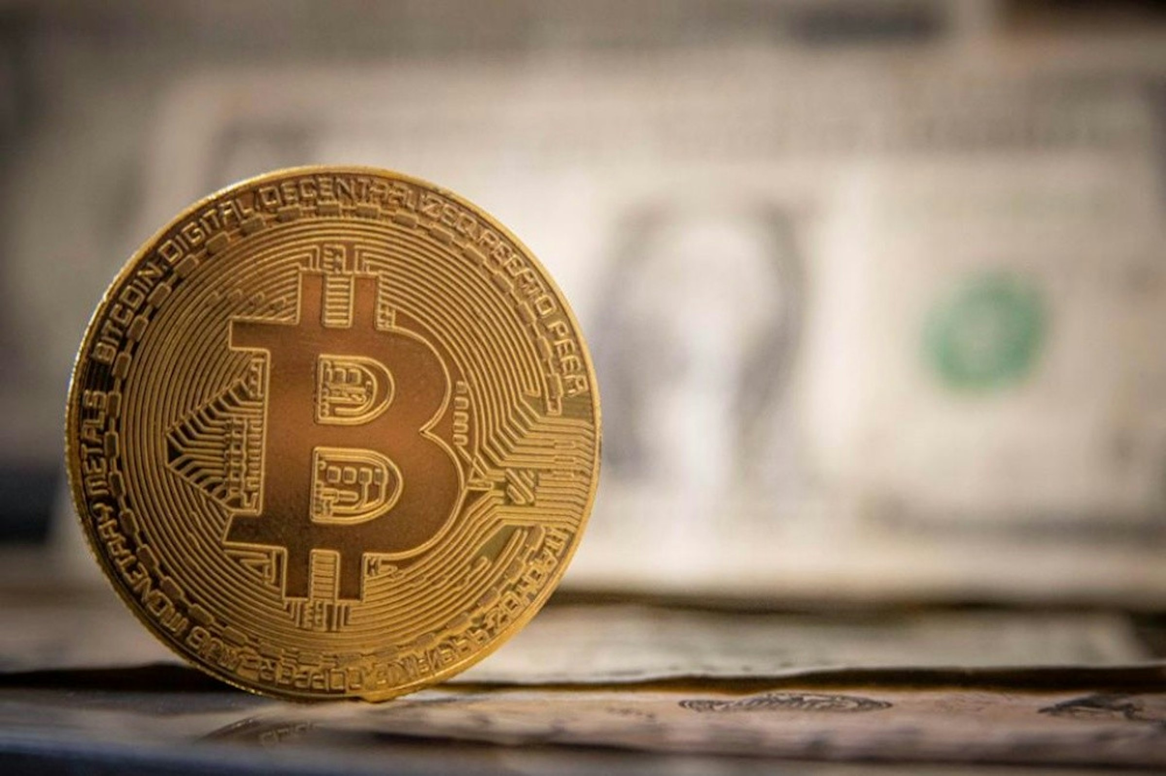 照片中提到了EEPTO PEER，跟法羅和球有關，包含了佛經、比特幣、加密貨幣、數字貨幣、幣安