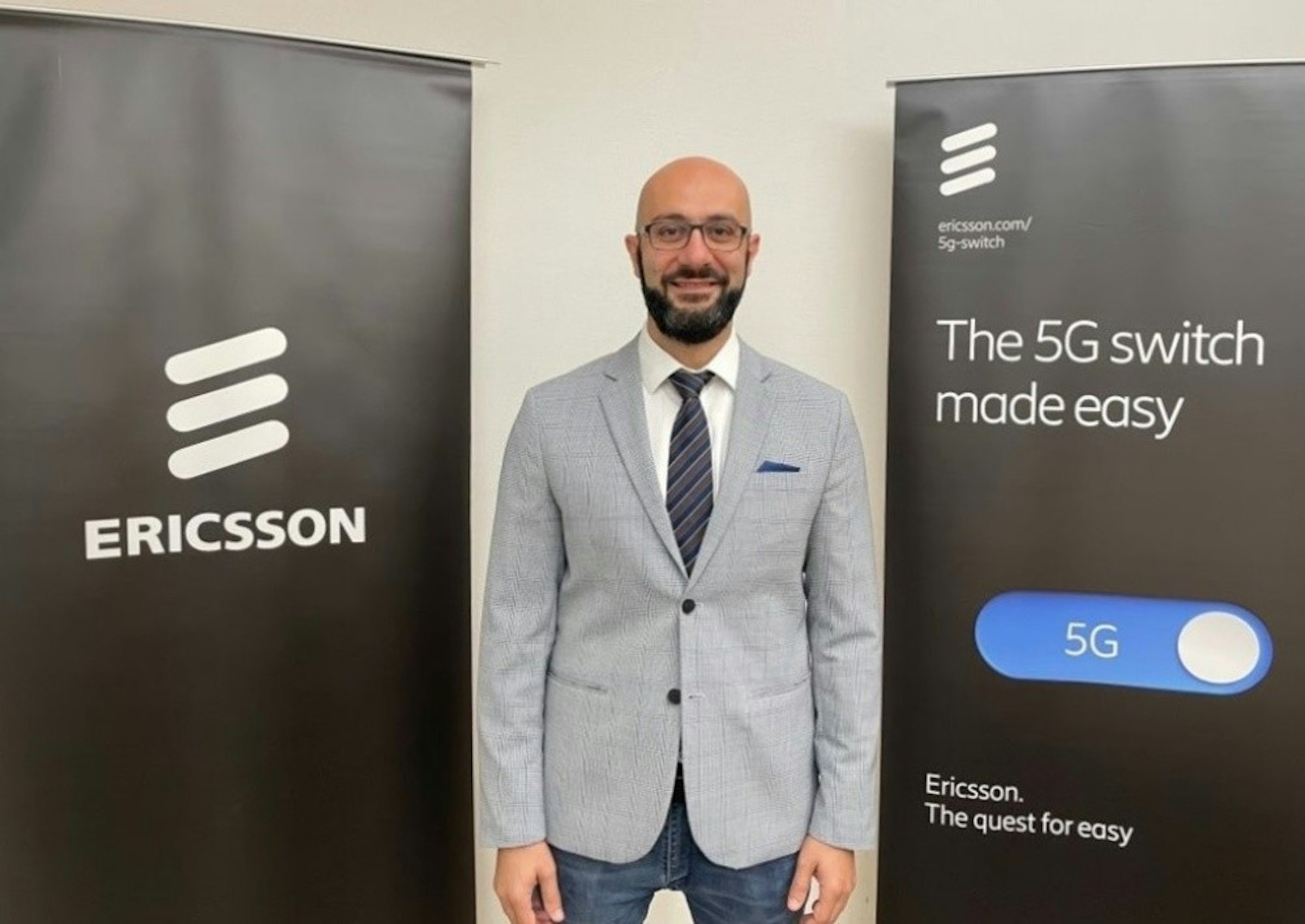照片中提到了ericsson.com/、5g-switch、The 5G switch，跟愛立信、愛立信有關，包含了愛立信、西裝外套、鬍子、領帶、外套/ M