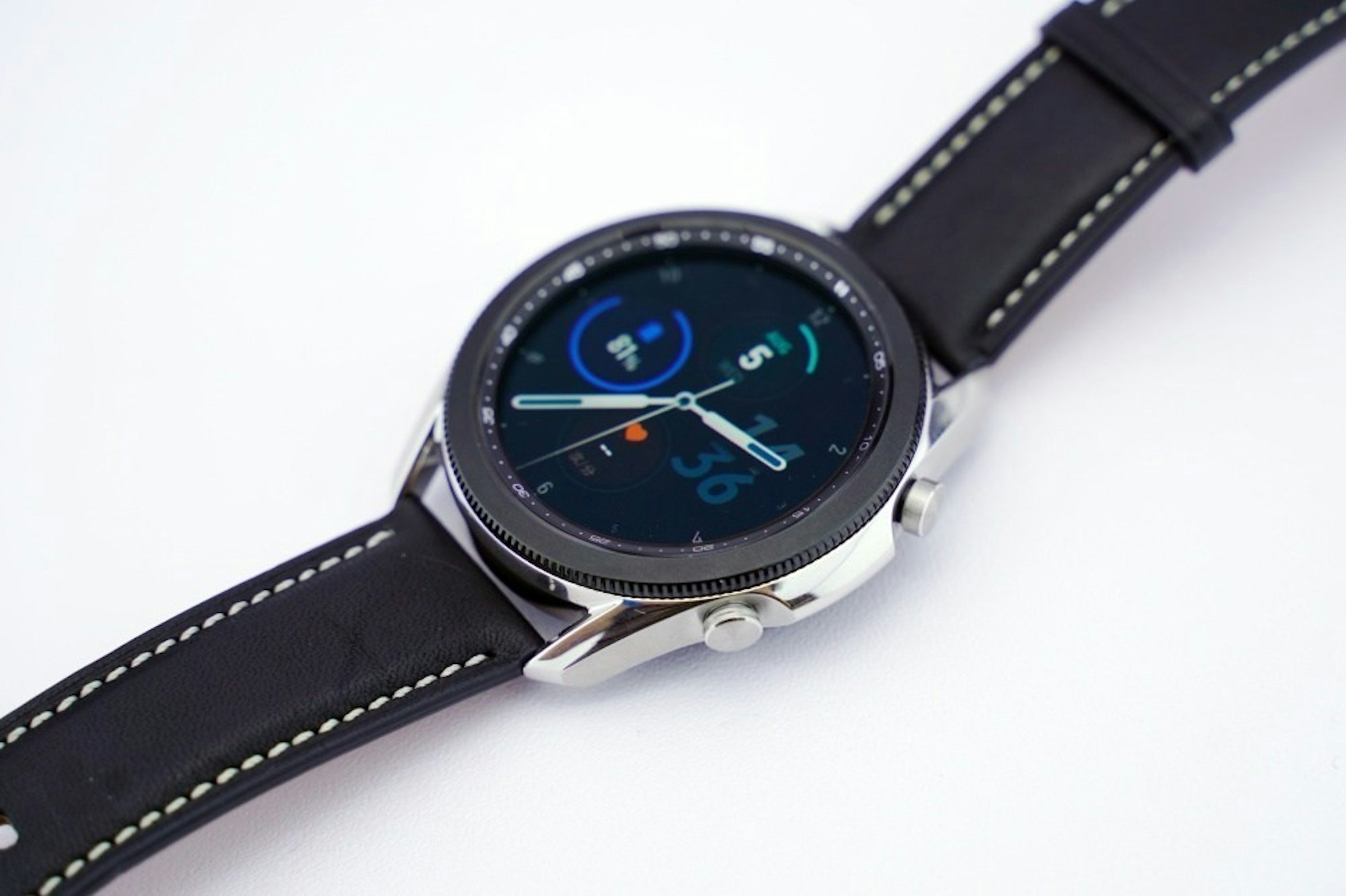 照片中提到了36，包含了看、看、三星Galaxy Watch 3、三星銀河筆記20、三星銀河手錶