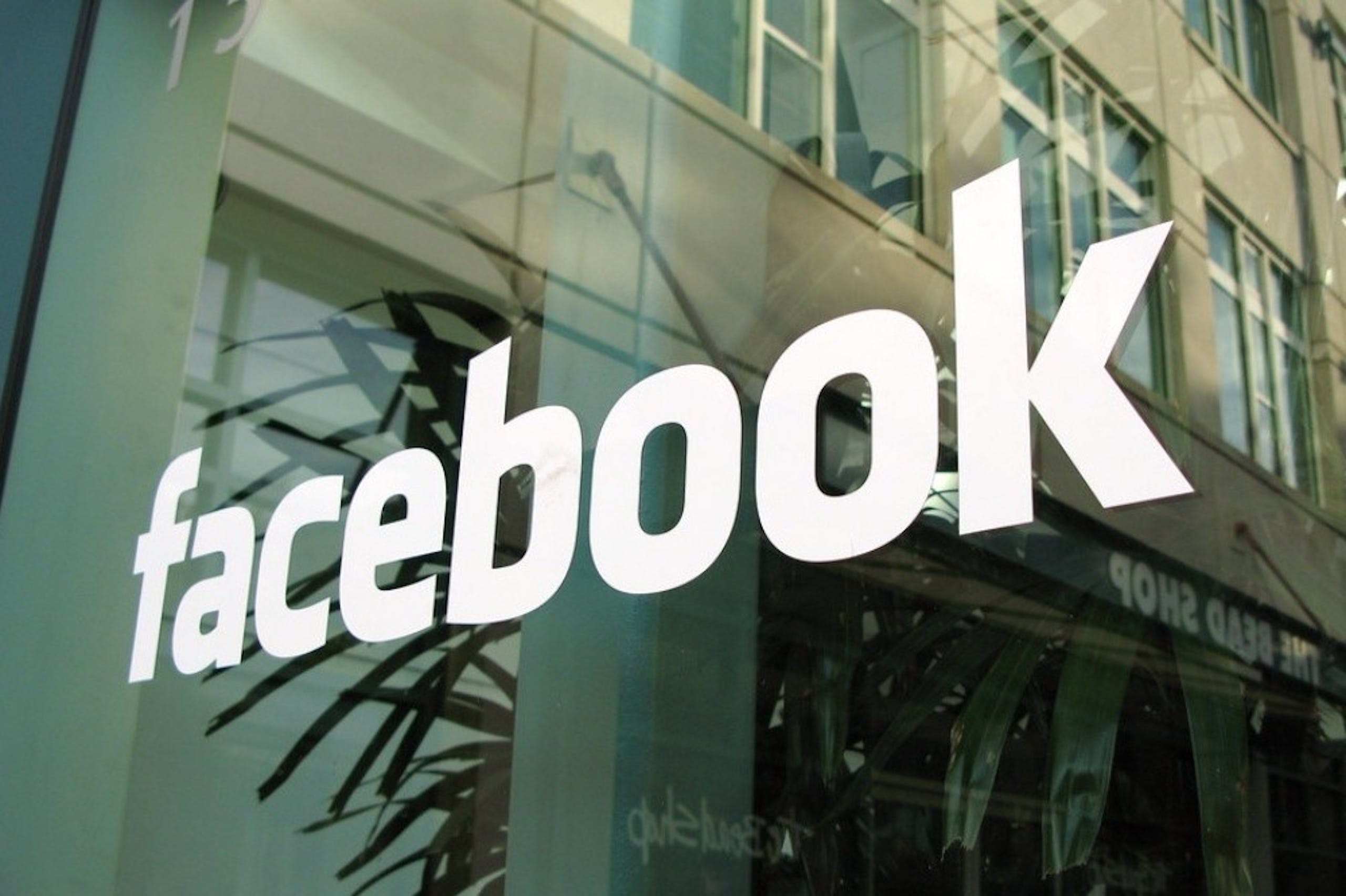 照片中提到了Aacebook、WE DEVD 2HOD，包含了位於德里的臉書辦公室、臉書、尼日利亞、米蘭、台灣