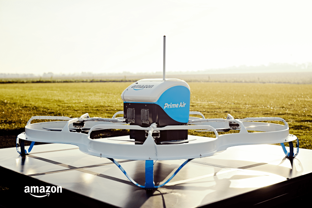 照片中提到了Prime Air、amazon,跟亞馬孫有關,包含了亞馬遜無人機、亞馬遜Prime Air、送貨無人機、無人駕駛的航空機、優質空氣