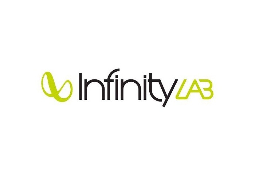 照片中提到了InfinityLA3，跟無限有關，包含了哈曼的無限、哈曼國際、產品、商標、產品設計