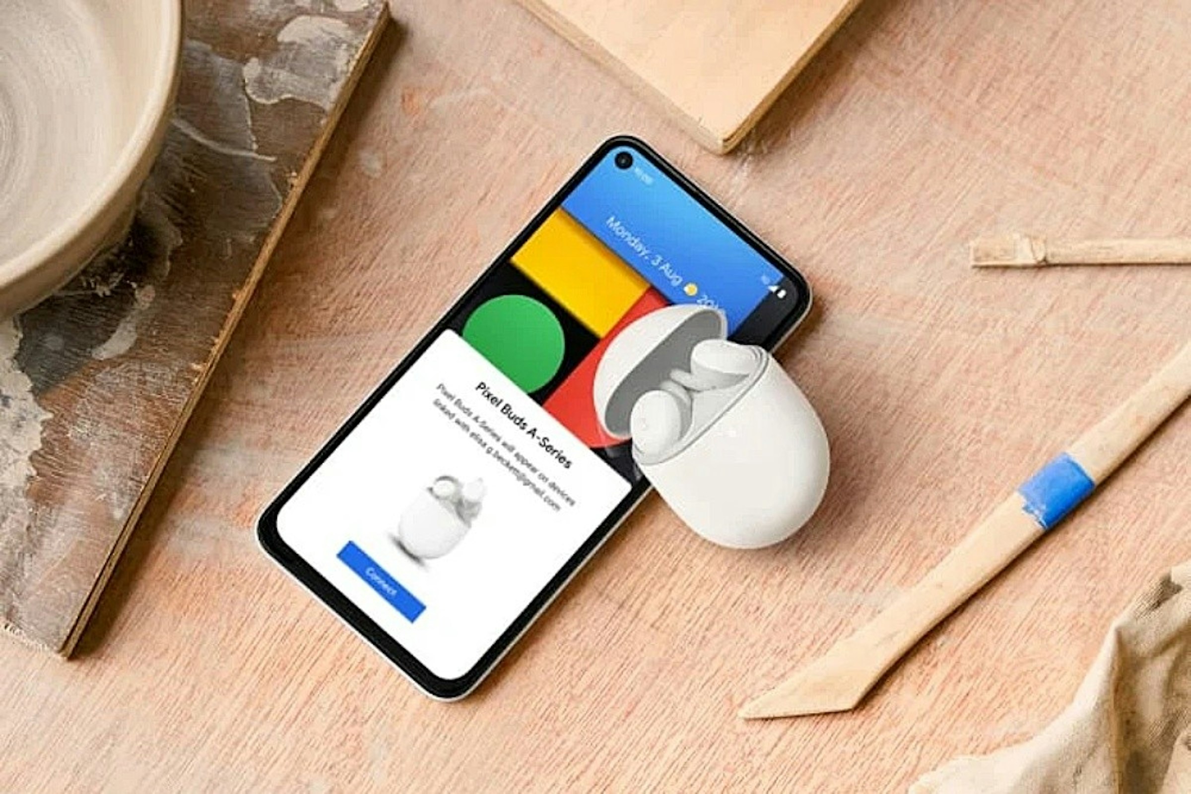 照片中提到了Monday. 3 Aug 20、Pixel Buds A-Series、Pe udeSees wppeo，包含了像素芽系列、Google Pixel Buds (2020)、谷歌、谷歌、耳塞