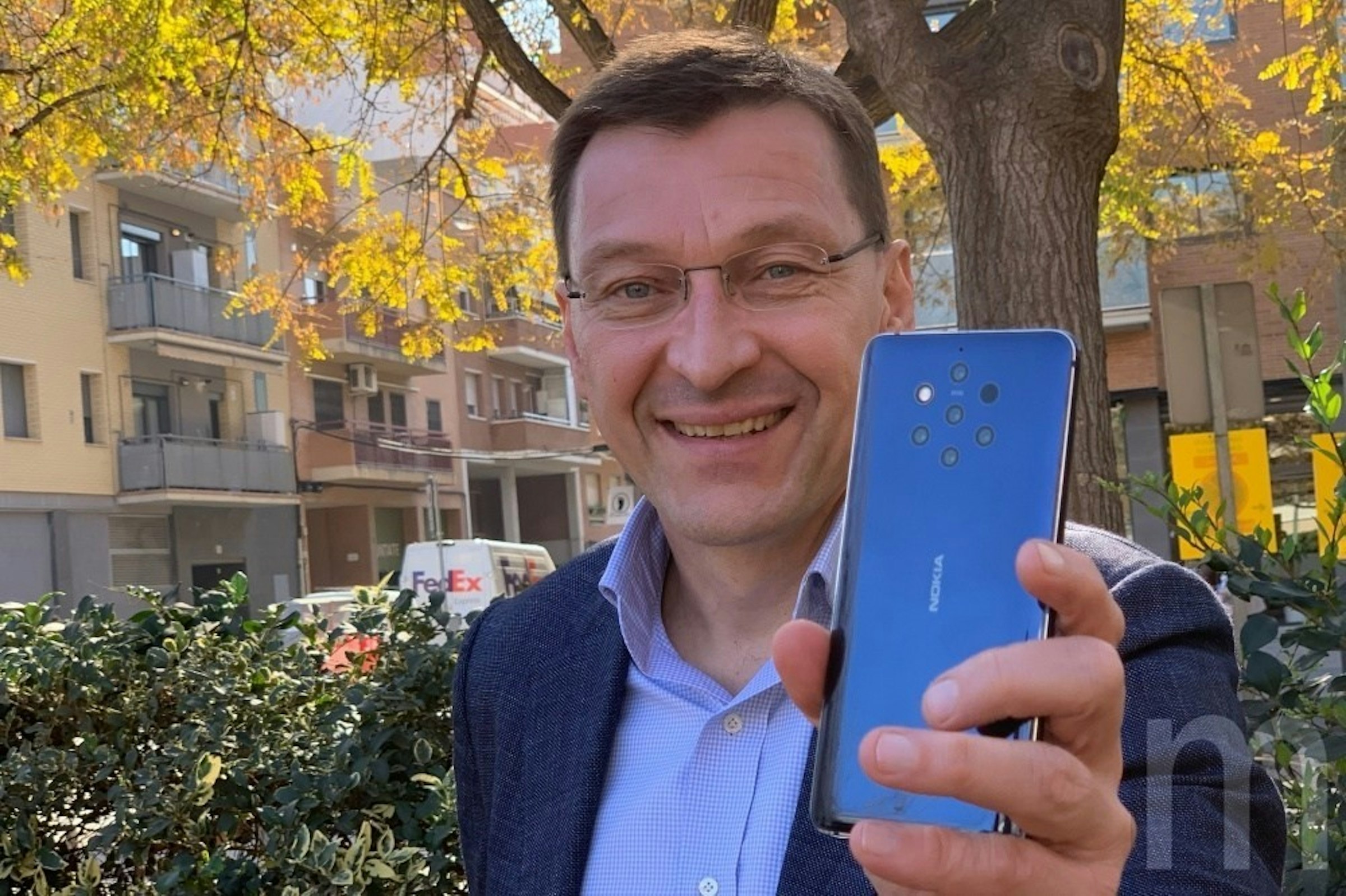 照片中提到了NOKIA，包含了樹、諾基亞、HMD全球、諾基亞9 PureView、數字位數