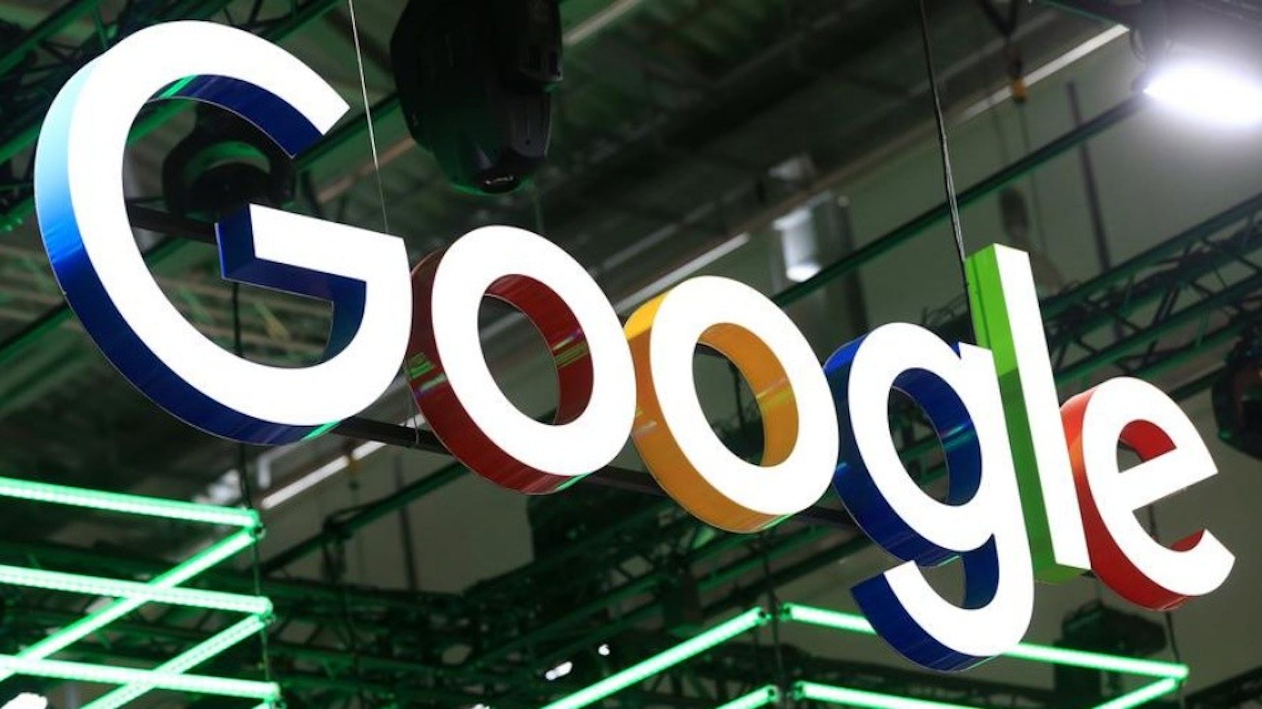 照片中提到了Google，跟谷歌有關，包含了Google的思想迴聲會議廳、Google Pixel、電腦