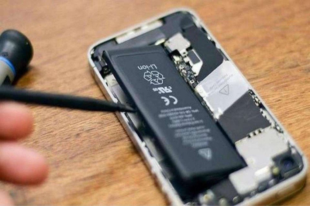 照片中包含了iphone電池拆卸、iPhone 4S、iPhone 6、iPhone 4、電池