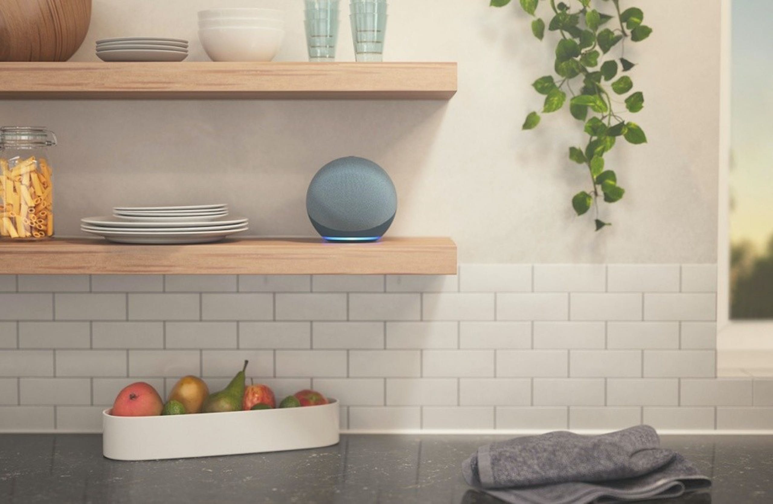 照片中包含了迴聲第四代亞馬遜廚房、Amazon Echo Dot（第 4 代）、亞馬遜網、亞馬遜 Echo（第 4 代）、亞馬遜 Echo（第三代）