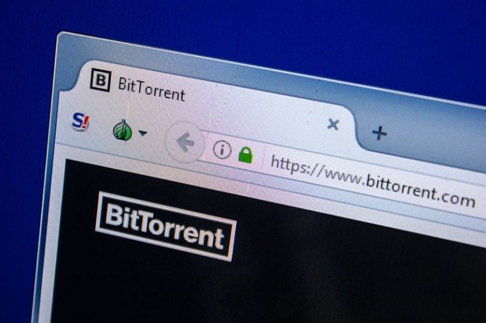照片中提到了B BitTorrent、S!、https://www.bittorrent.com，跟比特流、BI挪威商學院有關，包含了電子產品、顯示裝置、電子產品、版權、屏幕截圖
