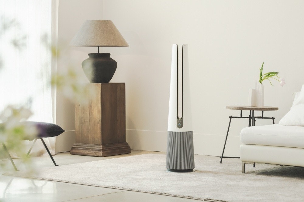 照片中包含了에어로 타워、LG、消費電子展 2022、空氣淨化器、風扇