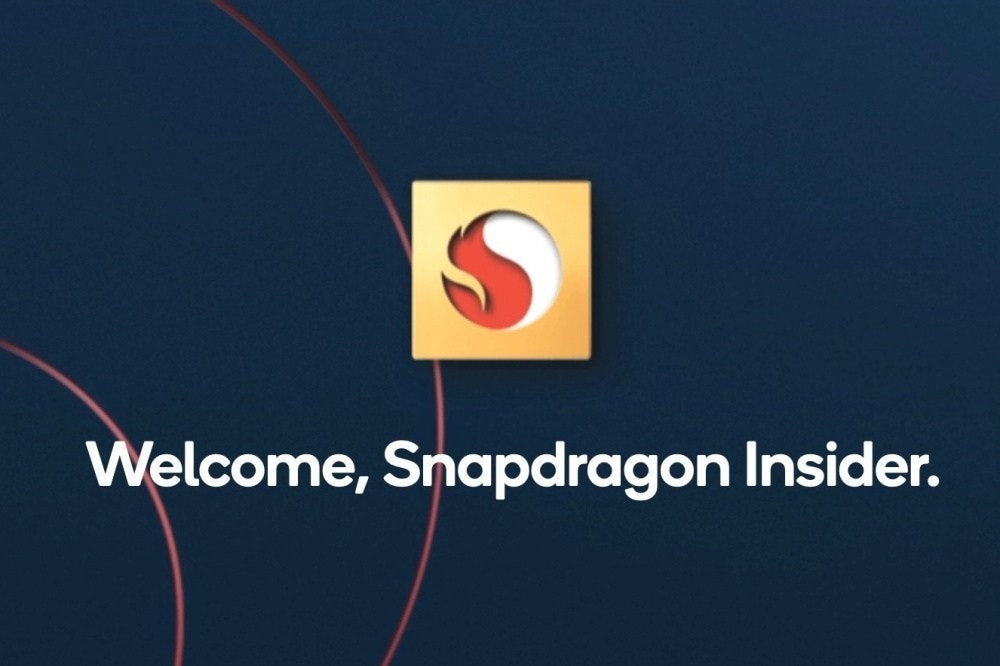 照片中提到了Welcome, Snapdragon Insider.，跟高通公司有關，包含了燭光燈、商標、圖形、字形、牌