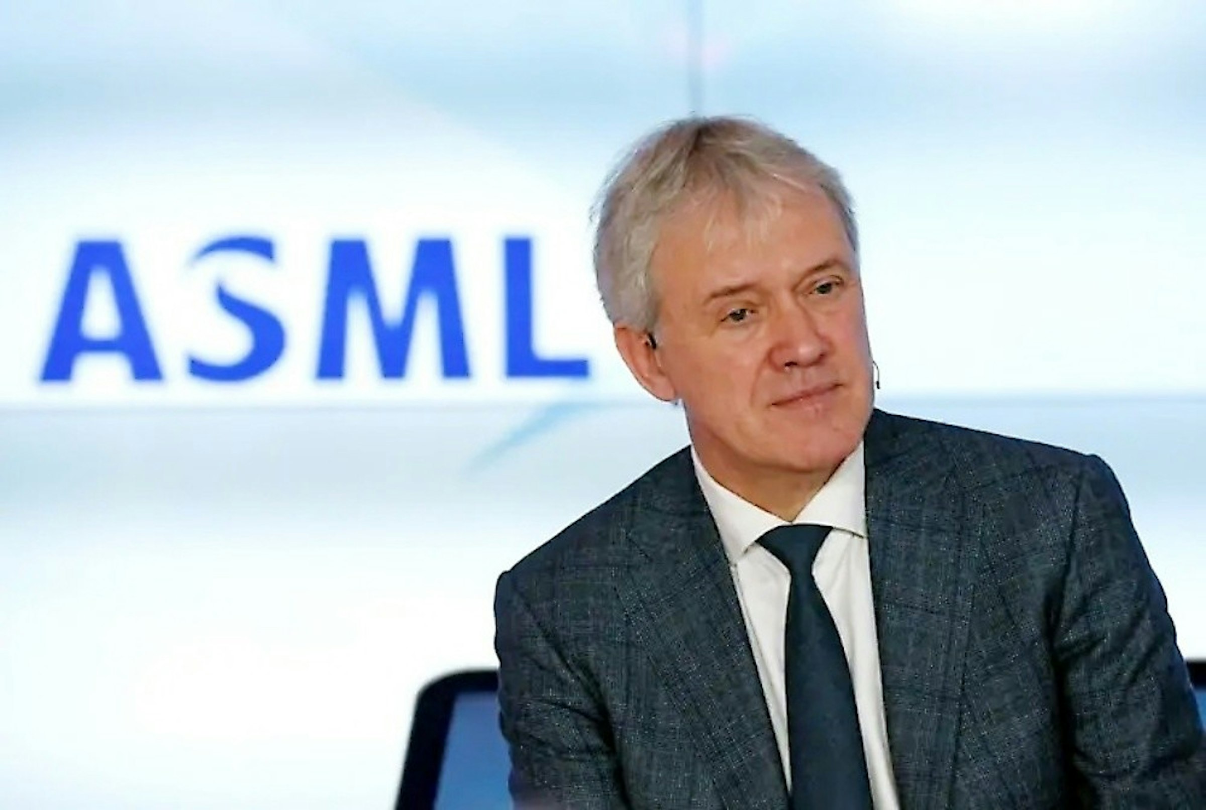 照片中提到了ASML，跟SensoMotoric Instruments有關，包含了發言人、彼得·溫寧克、ASML控股、半導體產業、踏步機