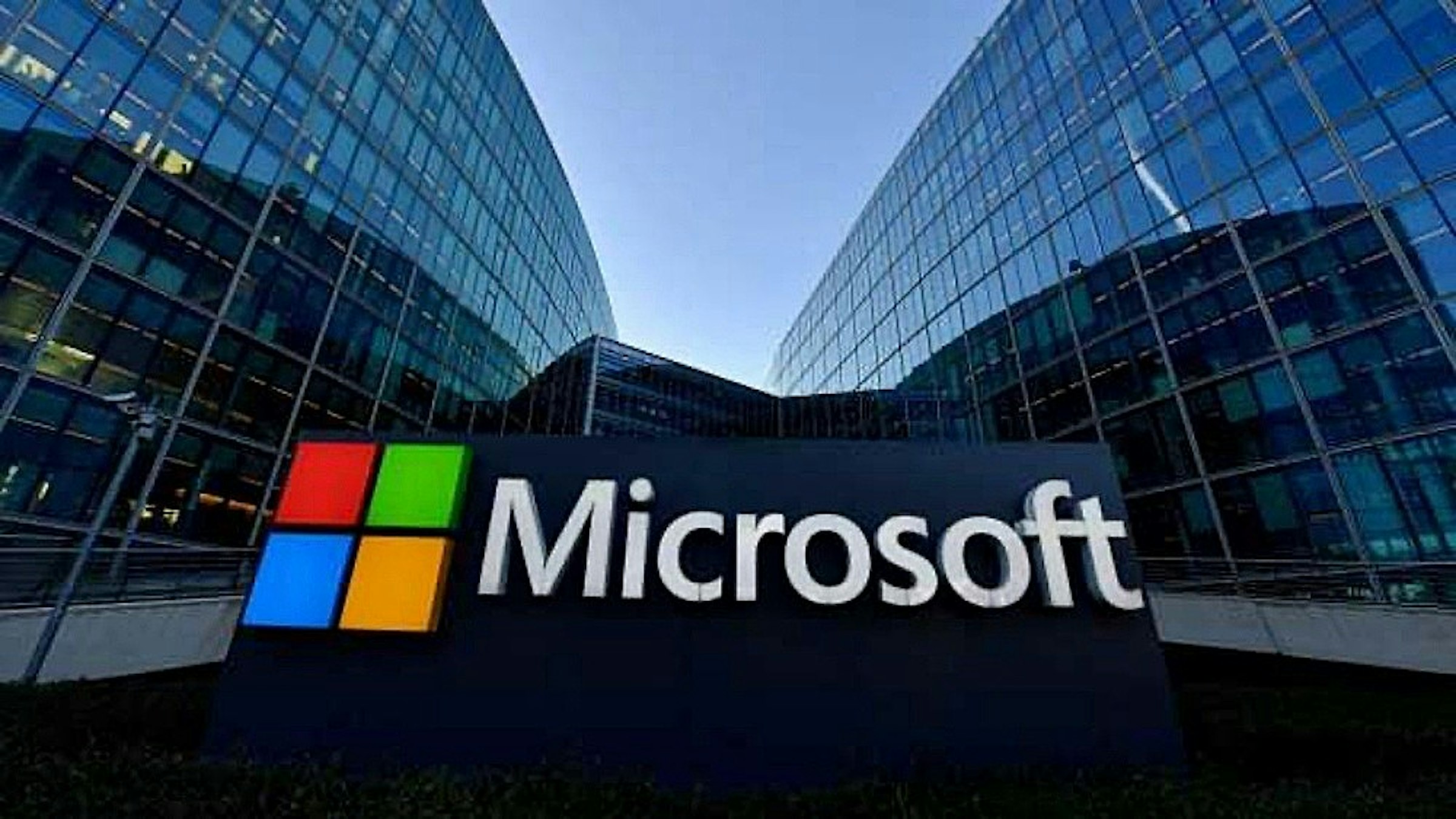 照片中提到了Microsoft，跟微軟公司有關，包含了微軟公司、雲計算、軟件、Nuance通訊