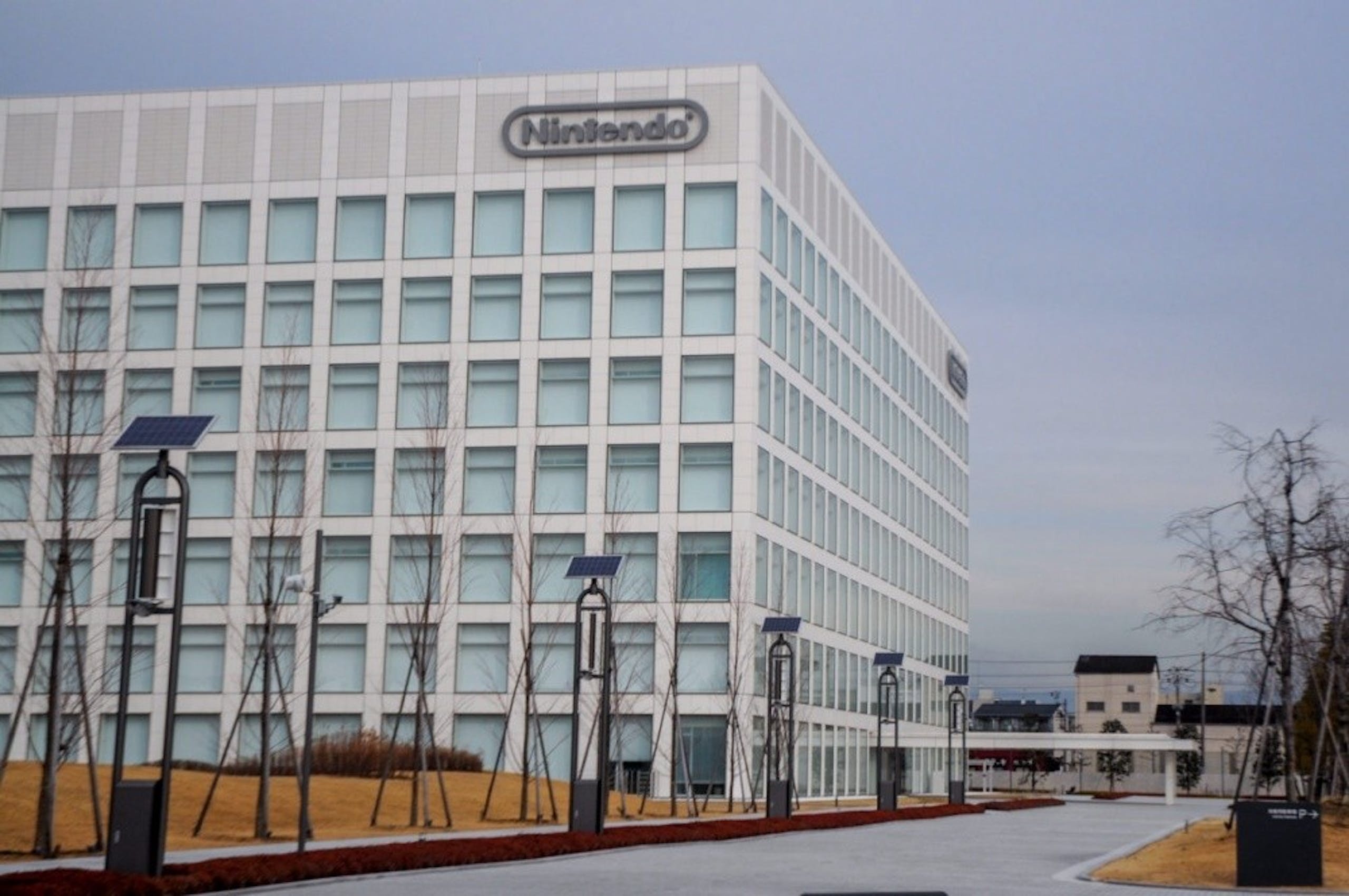 照片中提到了Niniendo，跟任天堂有關，包含了任天堂日本辦事處、Wii U、Wii 體育