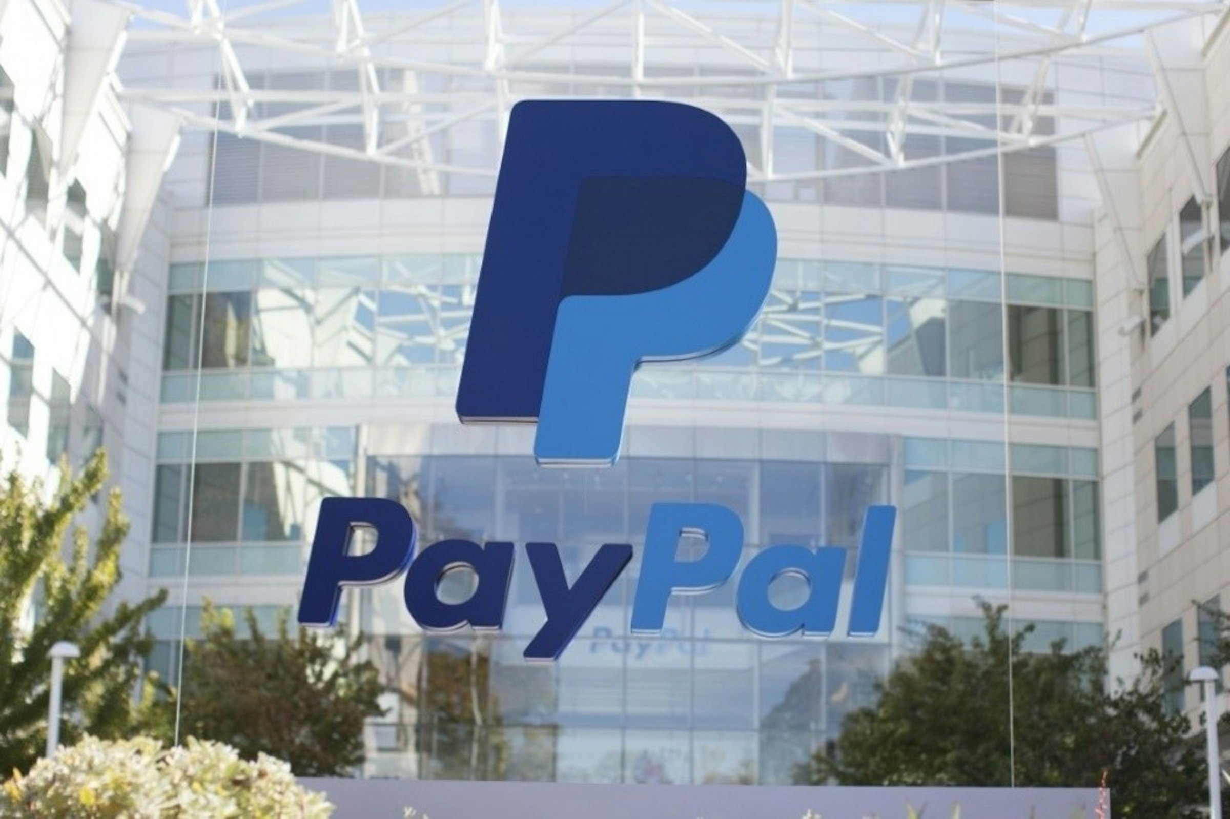 照片中提到了PayPal，跟貝寶有關，包含了貝寶都柏林、納斯達克股票代碼：PYPL、付款