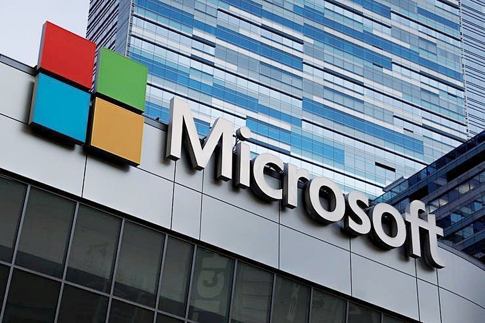照片中提到了MIcroso，跟微軟公司有關，包含了微軟預覽版、微軟、Windows 10、電腦