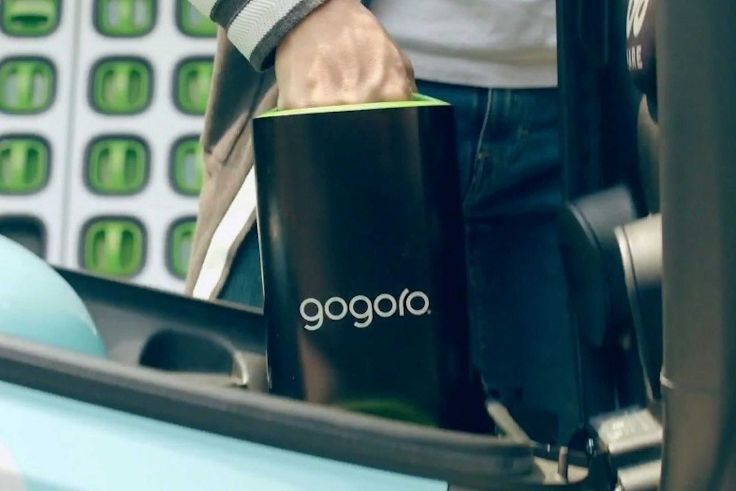 照片中提到了gogoro.，跟五郎郎有關，包含了臂、Poema Global Hldgs、市場、股票交易、股市