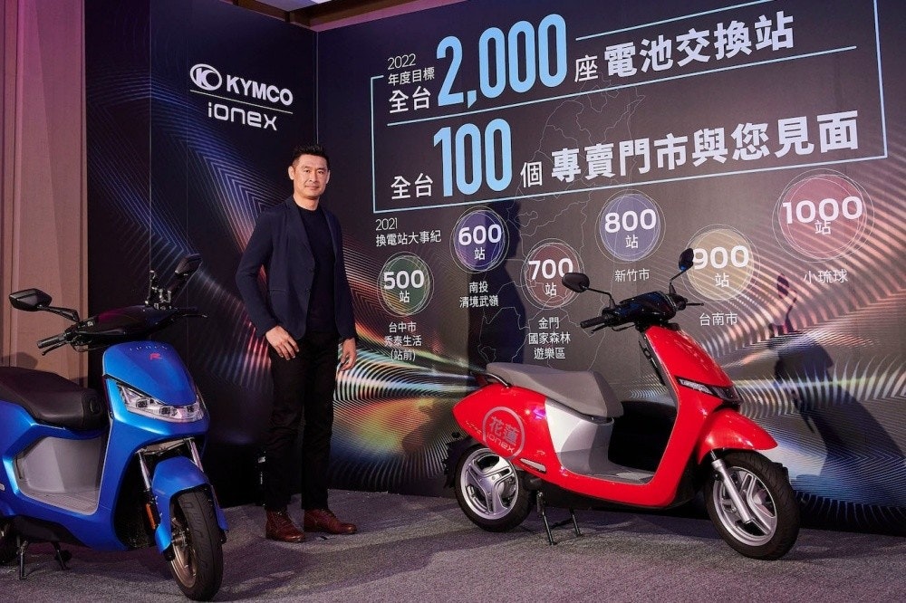 照片中提到了2.000元、2022、年度目標，跟金科、500家初創企業有關，包含了汽車、KYMCO Ionex、摩托車