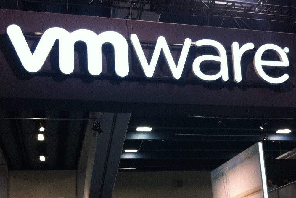 照片中提到了vmware，跟的VMware有關，包含了vmware企業合作夥伴、雲計算、軟件、中心