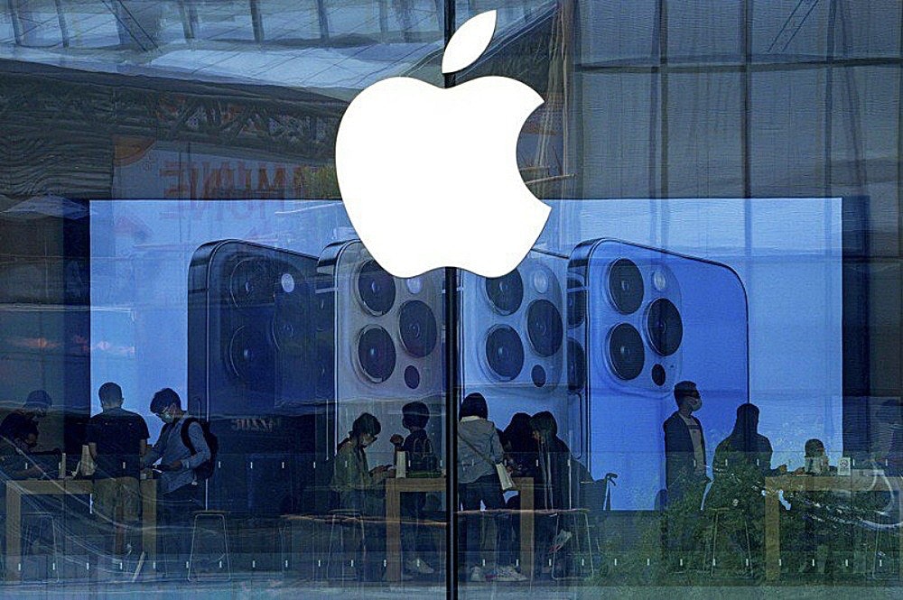 照片中提到了SUAM，跟蘋果公司。有關，包含了蘋果公司、蘋果、蘋果iPad Air、蘋果、的MacBook