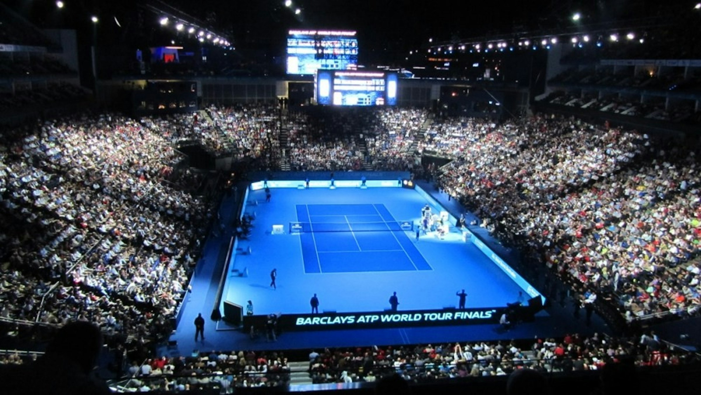 照片中提到了HELIK、BARCLAYS ATP WORLD TOUR FINALS，包含了o2 arena 體育場、氧氣、競技場、體育場、Nitto ATP 總決賽