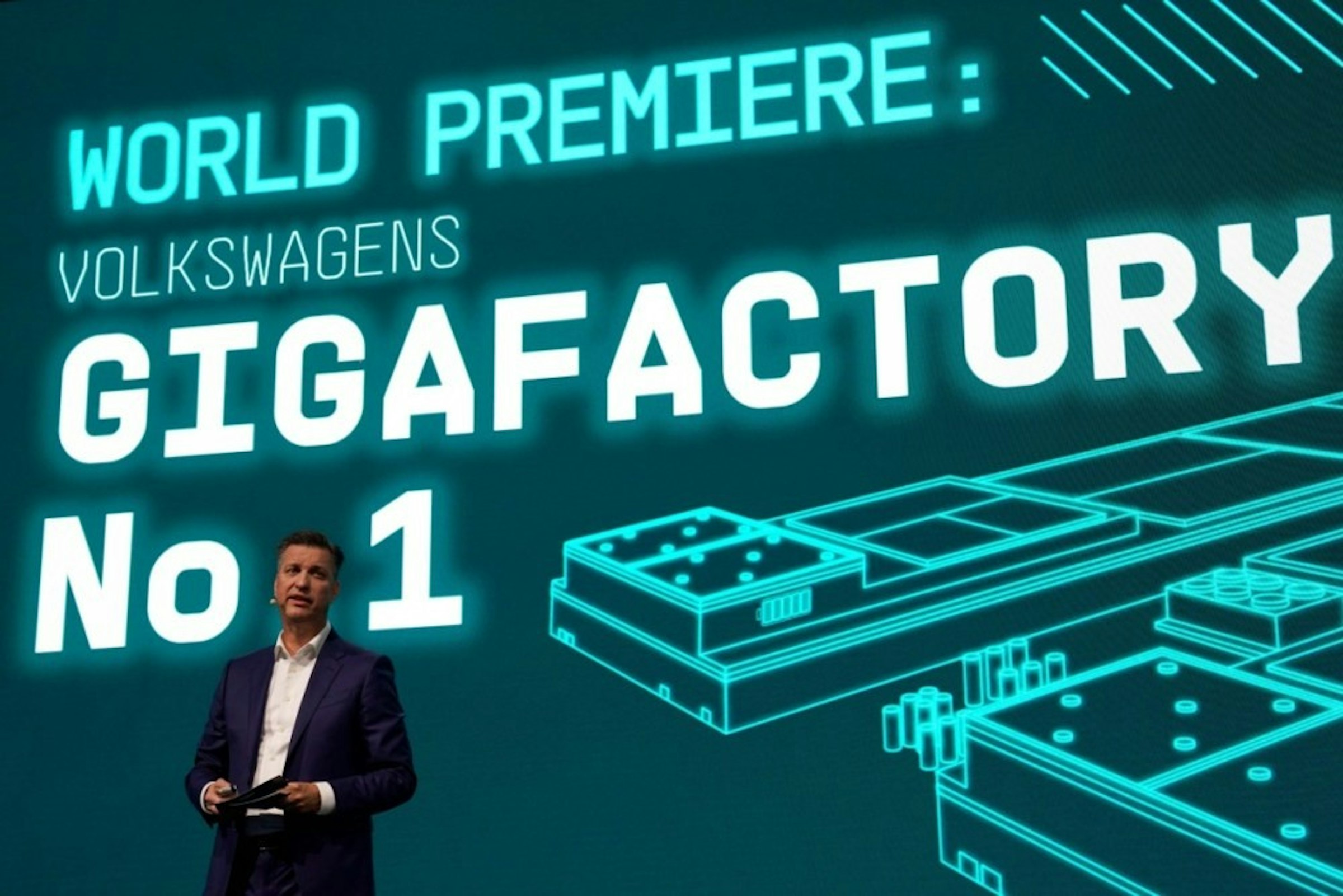 照片中提到了WORLD PREMIERE:、VOLKSWAGENS、GIGAFACTORY，包含了顯示裝置、伊格拉尼卡超級孩子、勝利摩托車有限公司、摩託在線、顯示裝置