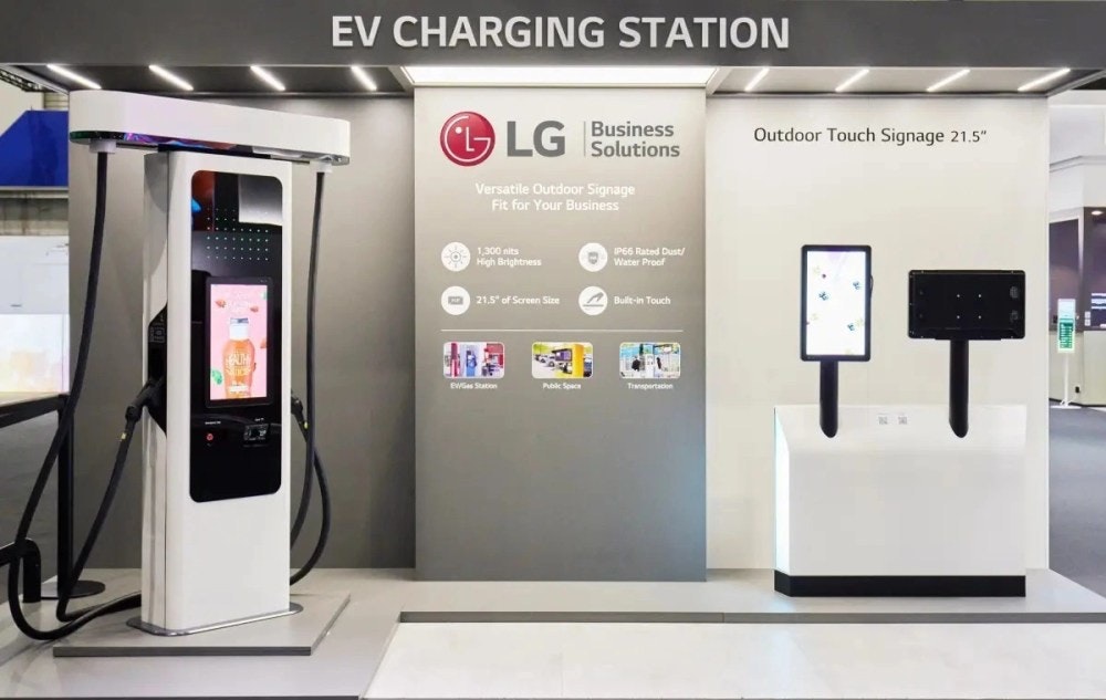 照片中提到了EV CHARGING STATION、LG Business、Solutions，跟LG G5有關，包含了充電器、電動車、充電器、電池、電子產品