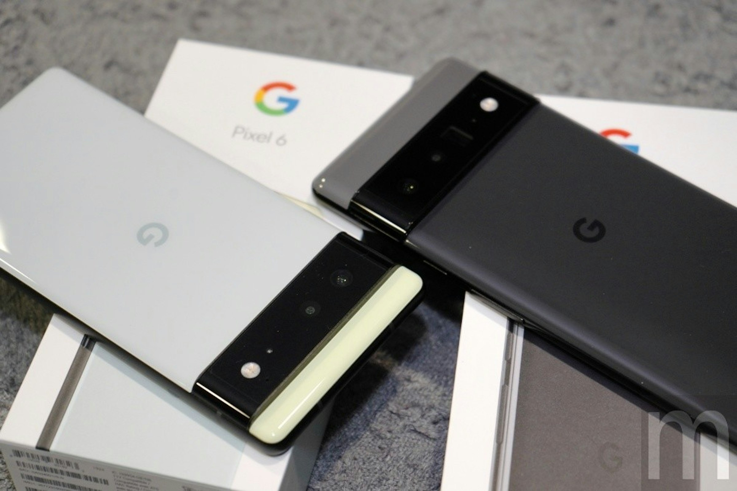 照片中提到了G、Pixel 6、www，跟電影通行證、谷歌有關，包含了手機、谷歌像素 6 專業版、手機、像素5