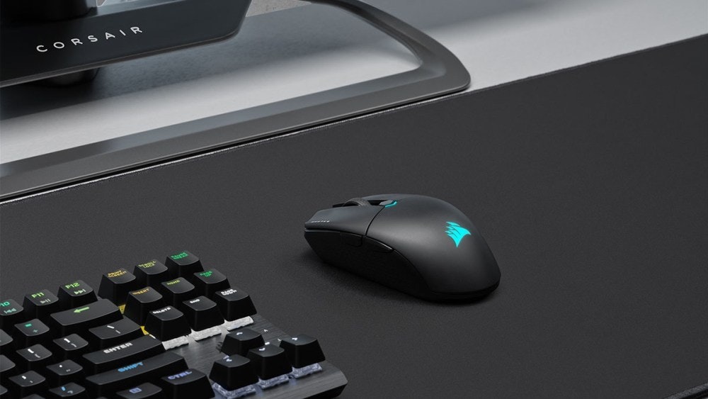照片中提到了CORSAIR、SHTER、STAL,跟喬治敦蛋糕有關,包含了海盜、電腦鼠標、計算機鍵盤、海盜、遊戲鼠標