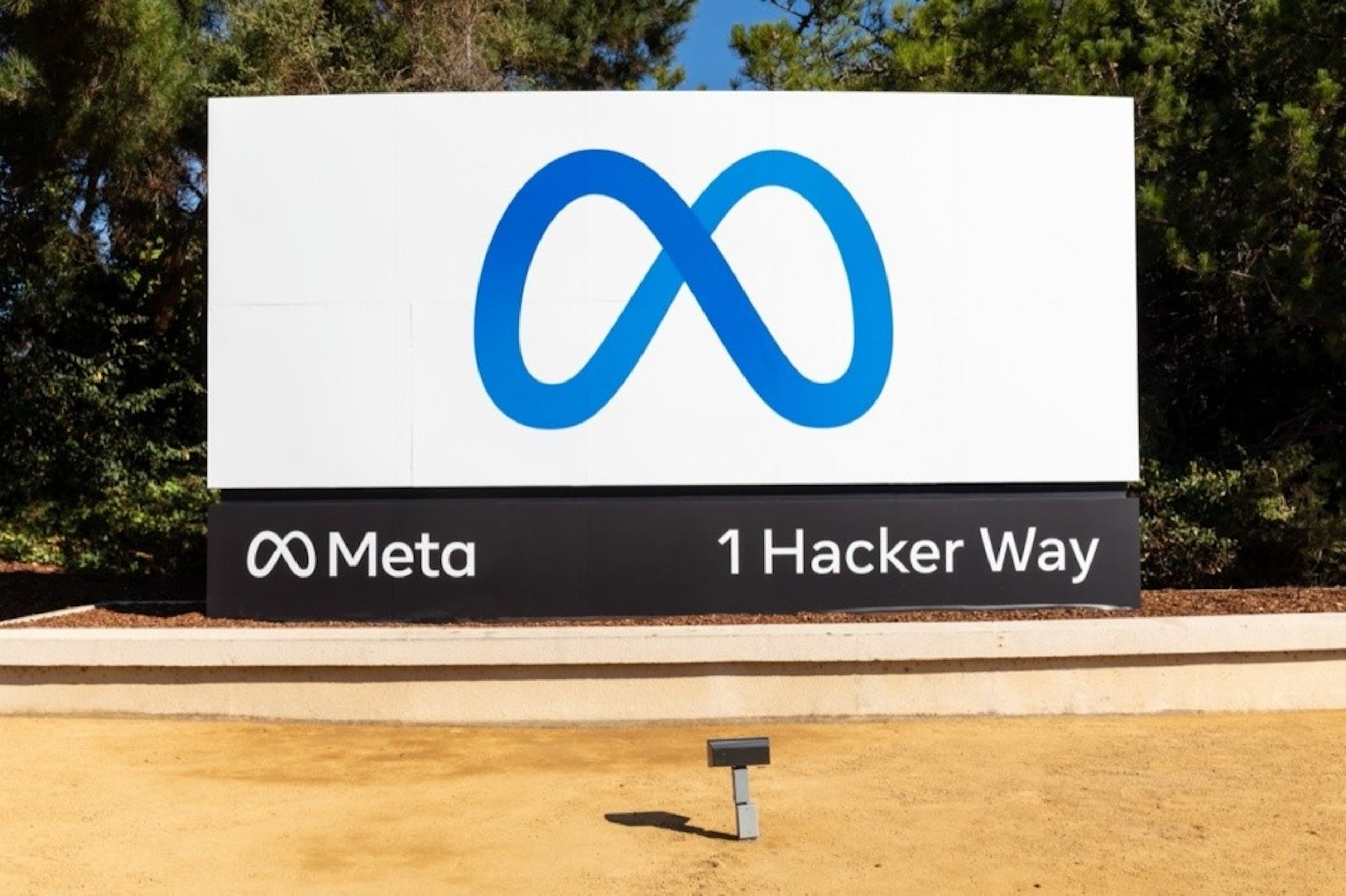 照片中提到了∞、∞ Meta、1 Hacker Way，跟Dfinity有關，包含了facebook zmienia nazwe、元、元界、臉書、公司