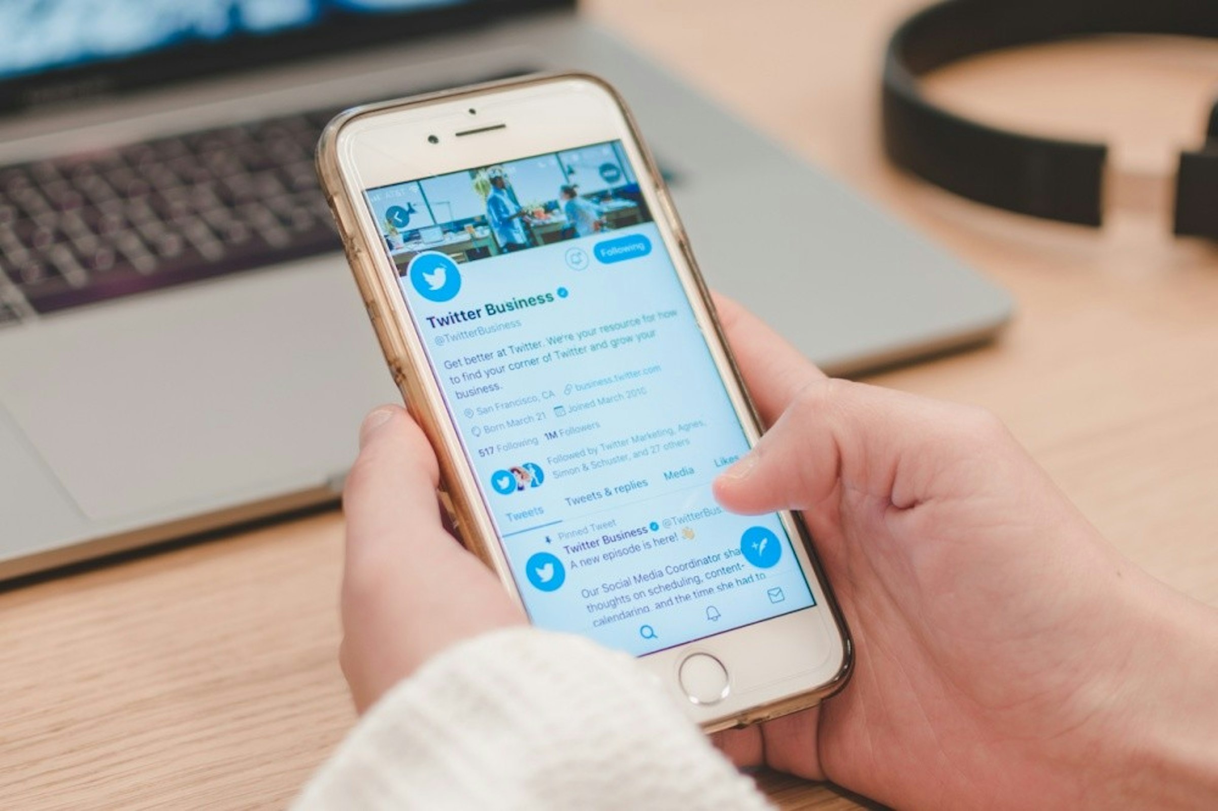照片中提到了Twitter Business、@TwitterBusiness、Get better at Twitter. We're your resource for how，跟路虎有關，包含了昆塔企業推特、社交媒體、媒體、博客、圖片