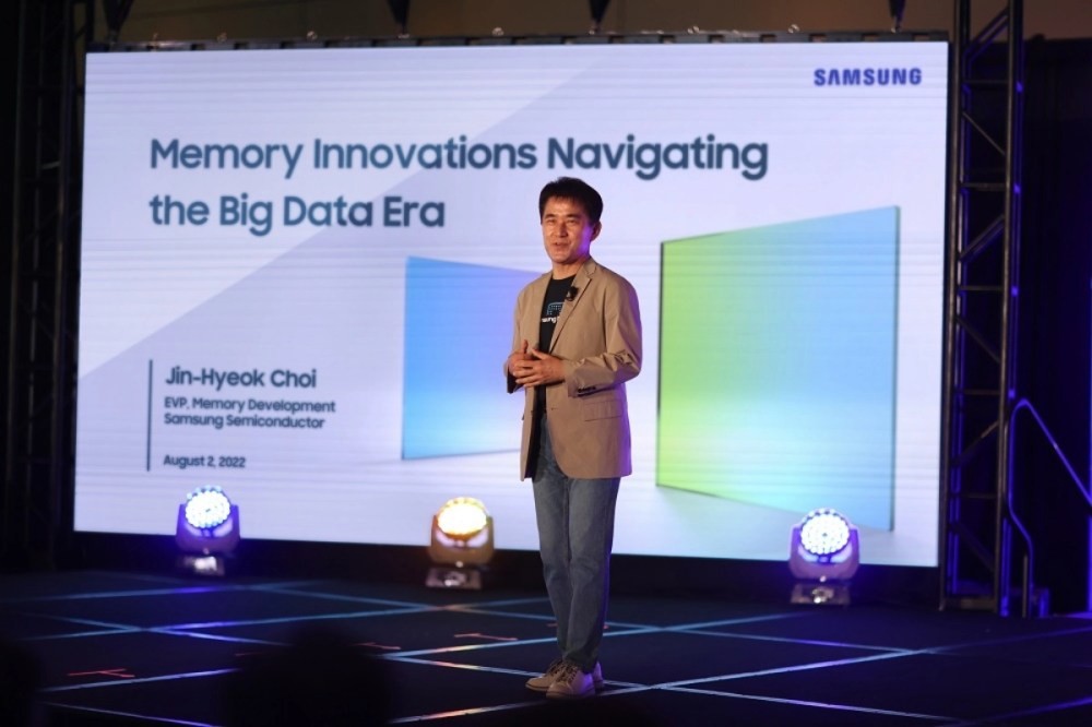 照片中提到了Memory Innovations Navigating、the Big Data Era、Jin-Hyeok Choi，包含了數據、大數據、數據、電腦內存、快閃記憶體