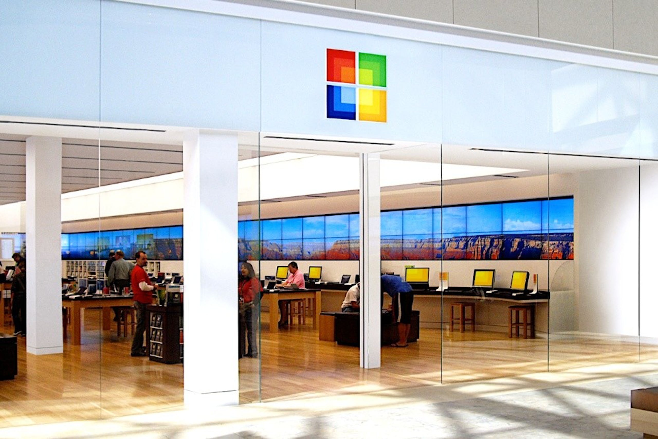 照片中跟微軟商店有關，包含了天達微軟墨西哥、微軟公司、的Xbox、微軟辦公軟件
