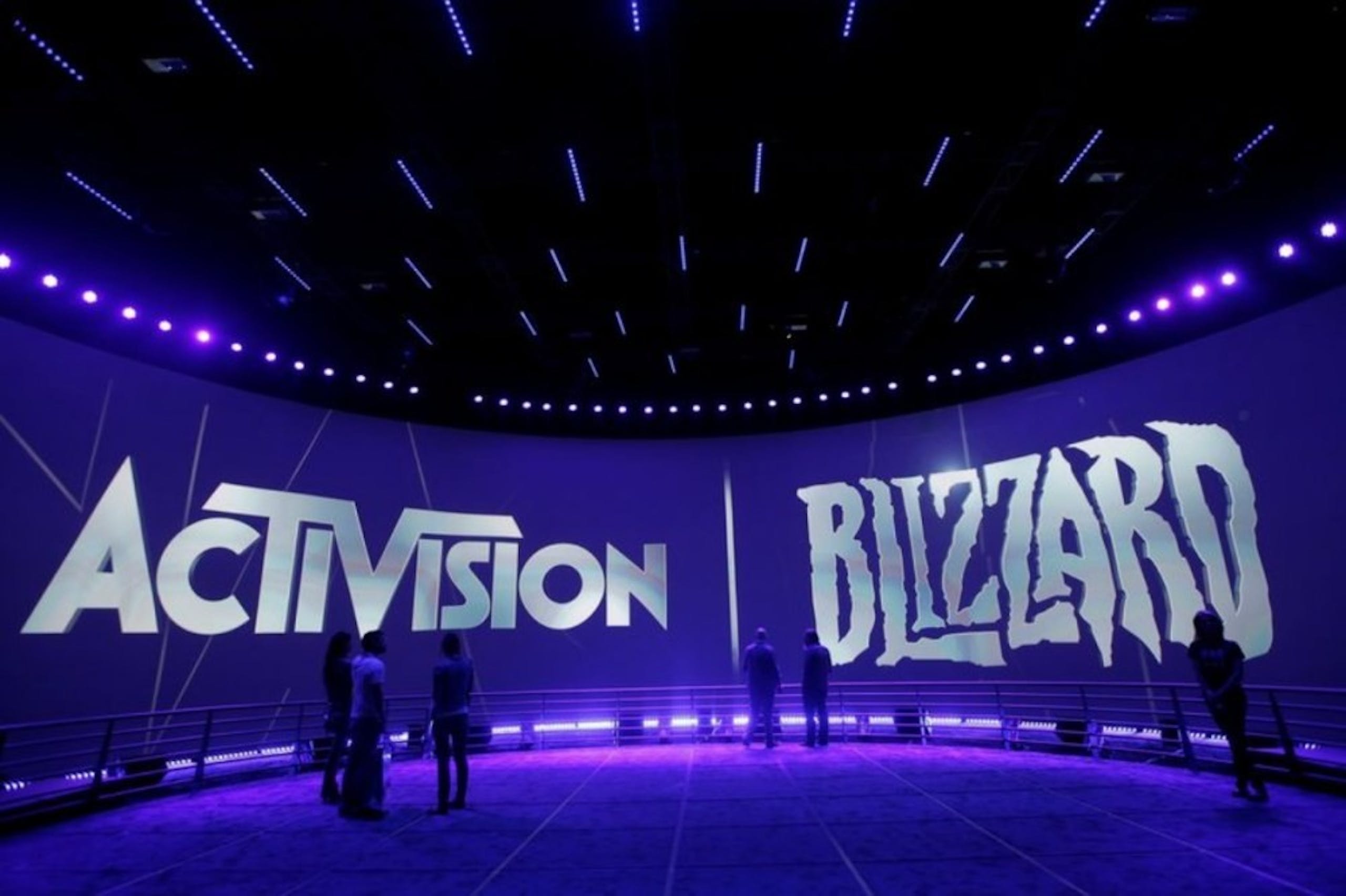 照片中提到了D、********、ACTIVISION BIZZARD，跟動視暴雪工作室有關，包含了動視波士頓、微軟收購動視暴雪、動視暴雪、動視、使命召喚