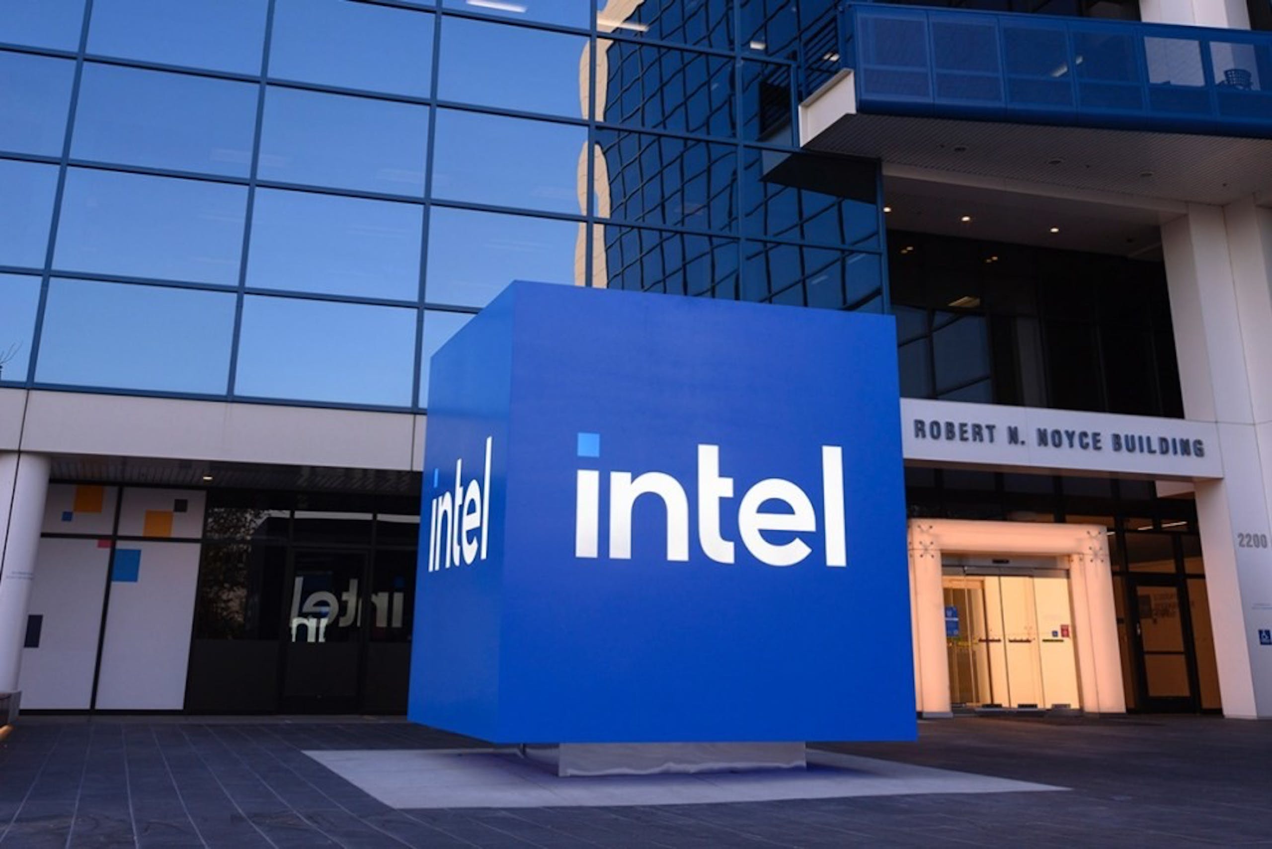 照片中提到了fir、nel intel、ROBERT N. NOYCE BUILDING，跟Intellia治療學、Intellia治療學有關，包含了英特爾博物館、英特爾、英特爾、中央處理器、至強