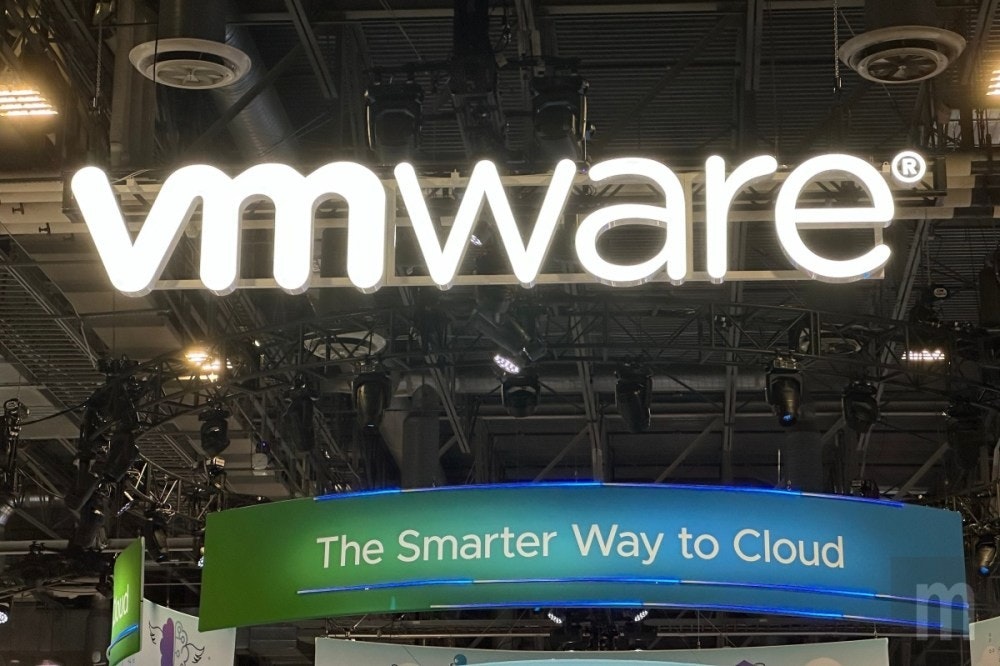 照片中提到了vmware、The Smarter Way to Cloud，跟的VMware、電影通行證有關，包含了的VMware、虛擬世界、中心