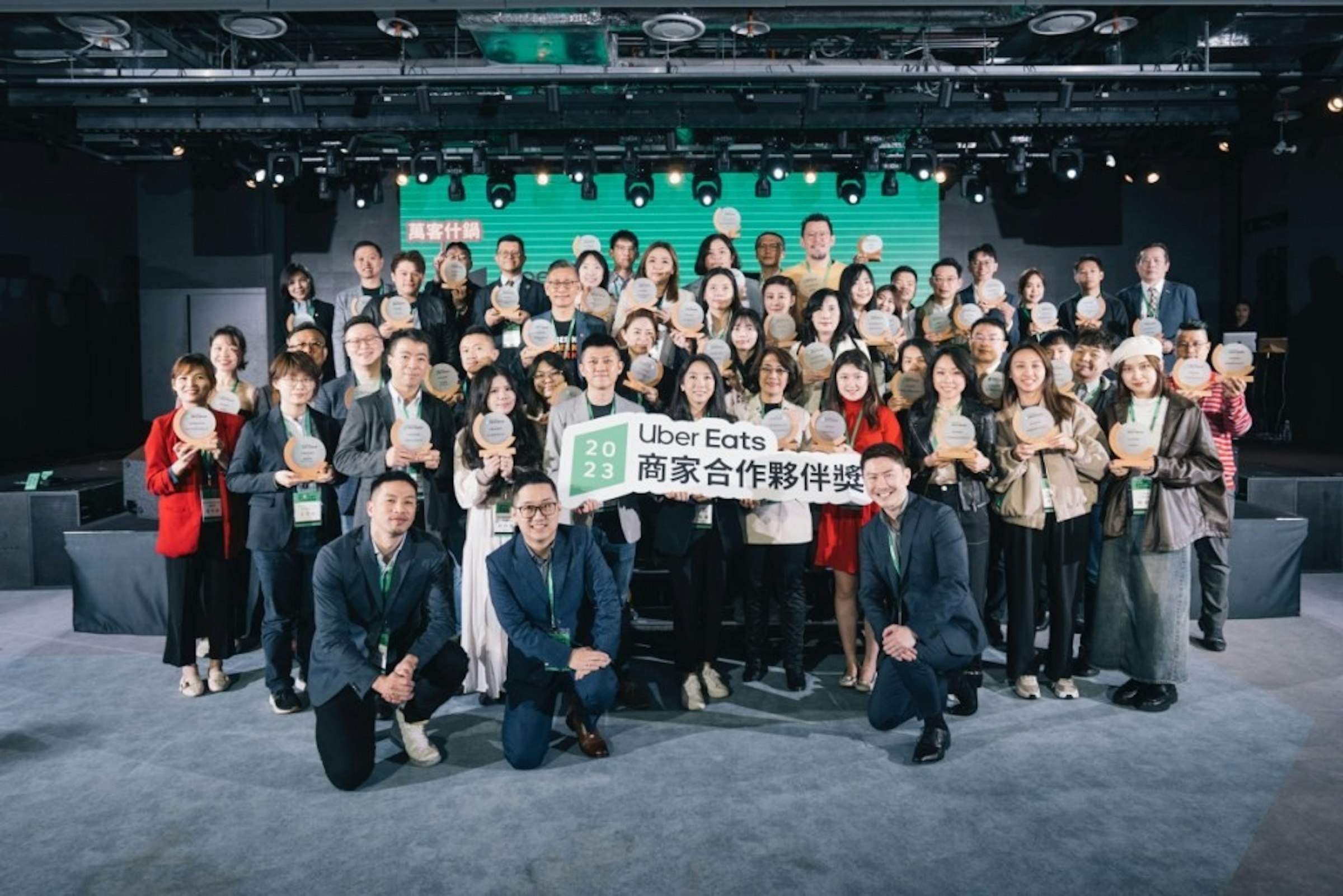 照片中提到了萬客什鍋、Uber Eats、20，包含了社交群、公共關係、社交群、聽眾、慣例