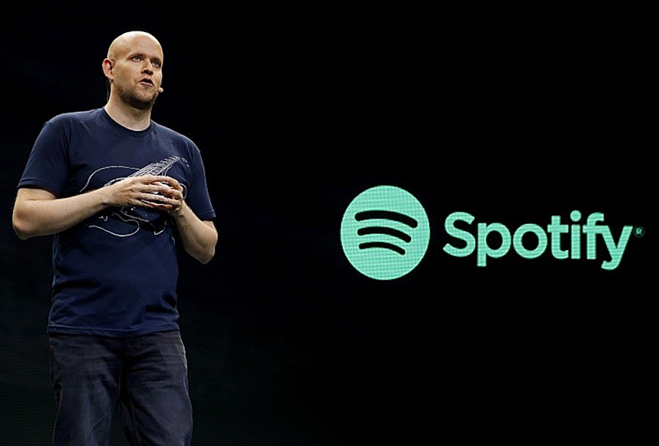 照片中提到了(((、Spotify,包含了Spotify 創始人巴塞羅那、丹尼爾·埃克、Spotify、Spotify 諾坎普球場、常務董事