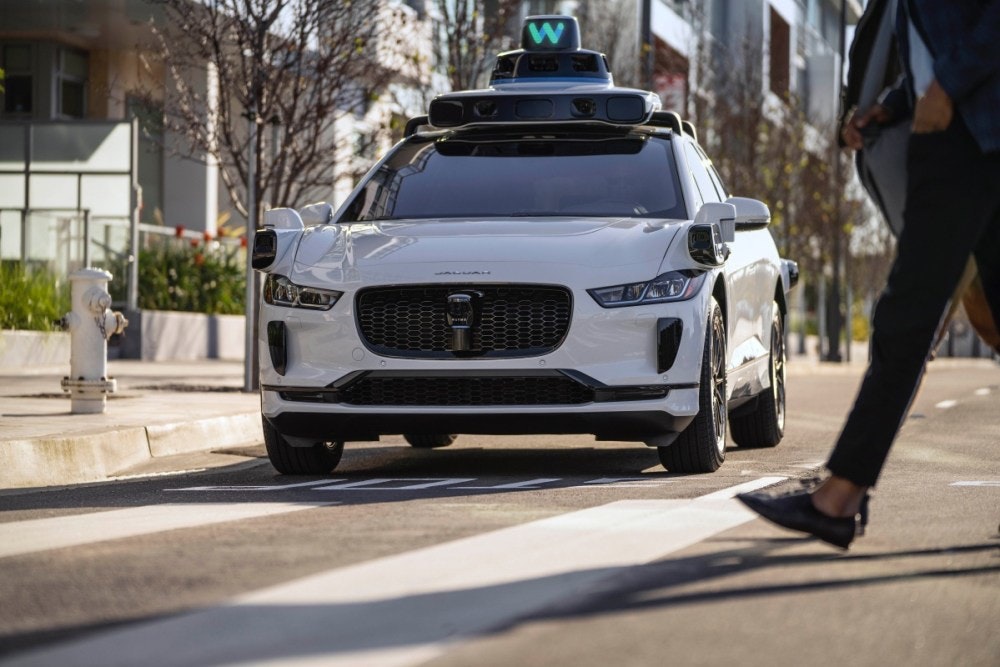 照片中提到了W,包含了Waymo 舊金山、舊金山、Waymo、自動駕駛汽車、機械人