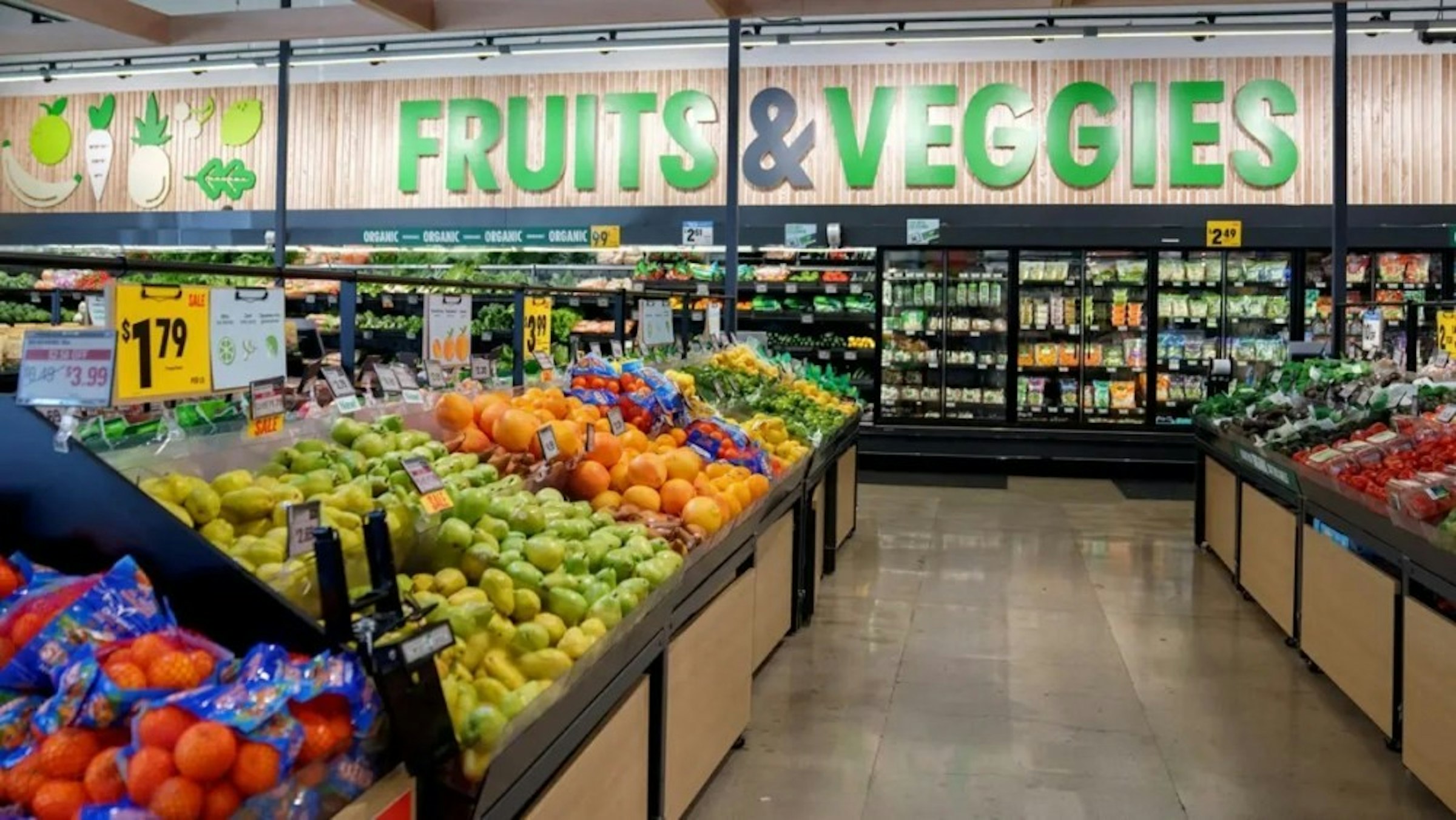 照片中提到了48 $3.99、66、FRUITS &VEGGIES，跟寵物用品加有關，包含了天然食品、超級市場、整個食品市場、超級市場、亞馬遜網