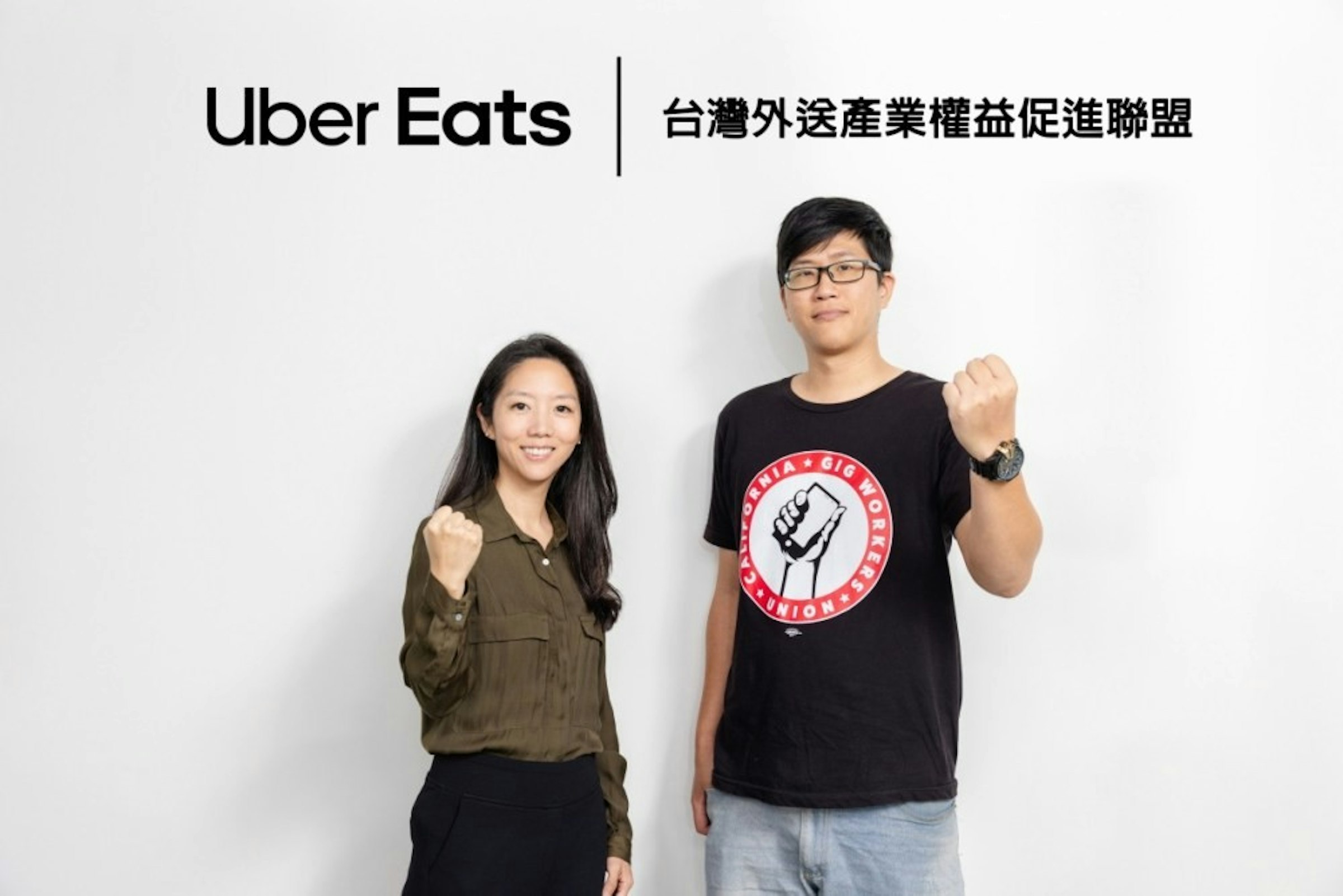 照片中提到了Uber Eats、| 台灣外送產業權益促進聯盟、GIG，跟優步吃、孟加拉伊斯蘭教學校教育委員會有關，包含了T卹、三星、蘋果、馬什迪吉、移動電話