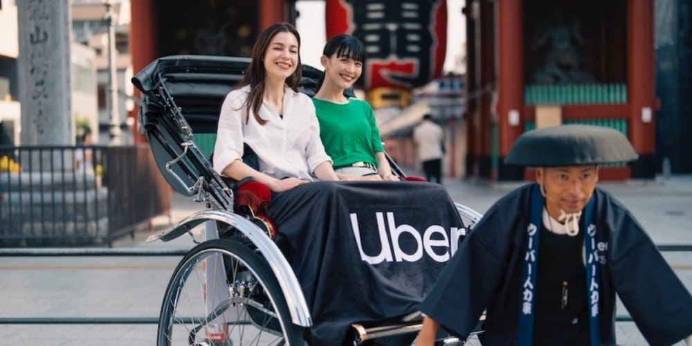 照片中提到了Uber、クーバー人力車,跟優步有關,包含了街、淺草、優步技術公司、拉人力車、輪椅
