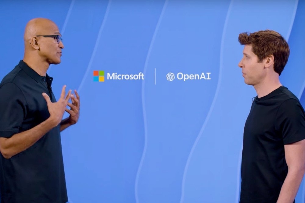 照片中提到了Microsoft、OpenAI,跟微軟公司、開放AI有關,包含了T卹、山姆奧特曼、薩蒂亞·納德拉(Satya Nadella)、蘋果、蘋果