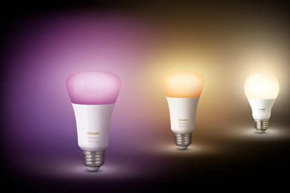 照片中提到了PHILIPS、Huew、nu colo,包含了白熾燈泡、飛利浦Hue、白熾燈泡、智慧燈泡、光