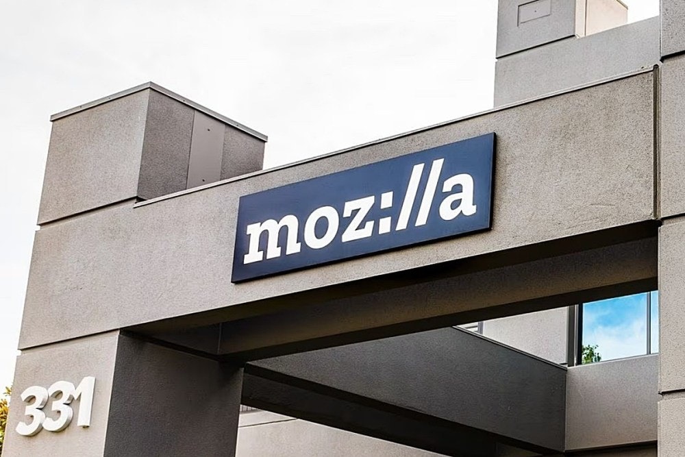 照片中提到了331、moz://a，跟Mozilla公司有關，包含了建築、股票攝影、Mozilla基金會、圖片、山頂風光