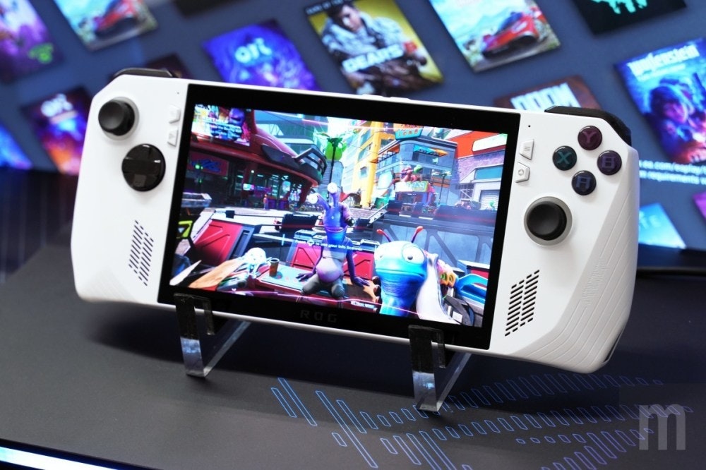 照片中提到了|| H、--、៣,包含了遊戲控制器、PlayStation便攜式、遊戲機便攜式配件、遊戲控制器、電子產品