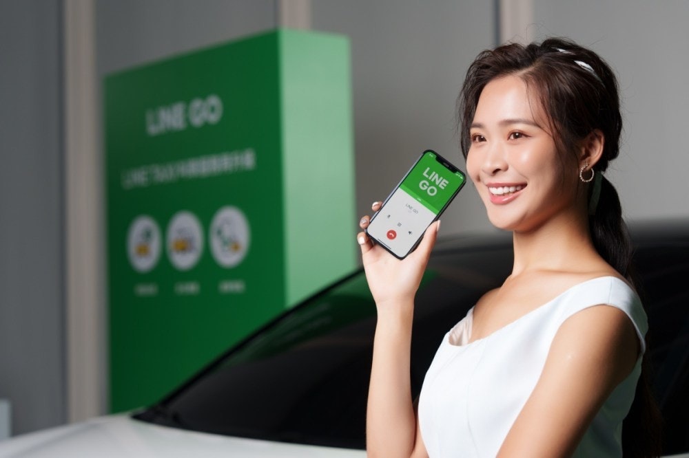 照片中提到了LINE CO、000、G,跟線友有關,包含了通訊設備、產品設計、設計、小工具、通訊