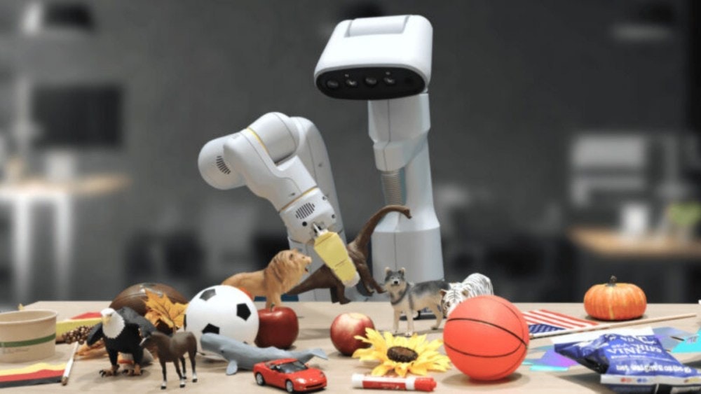 照片中提到了VINZA、ac，包含了玩具、機器人、谷歌、人工智能、機器人技術