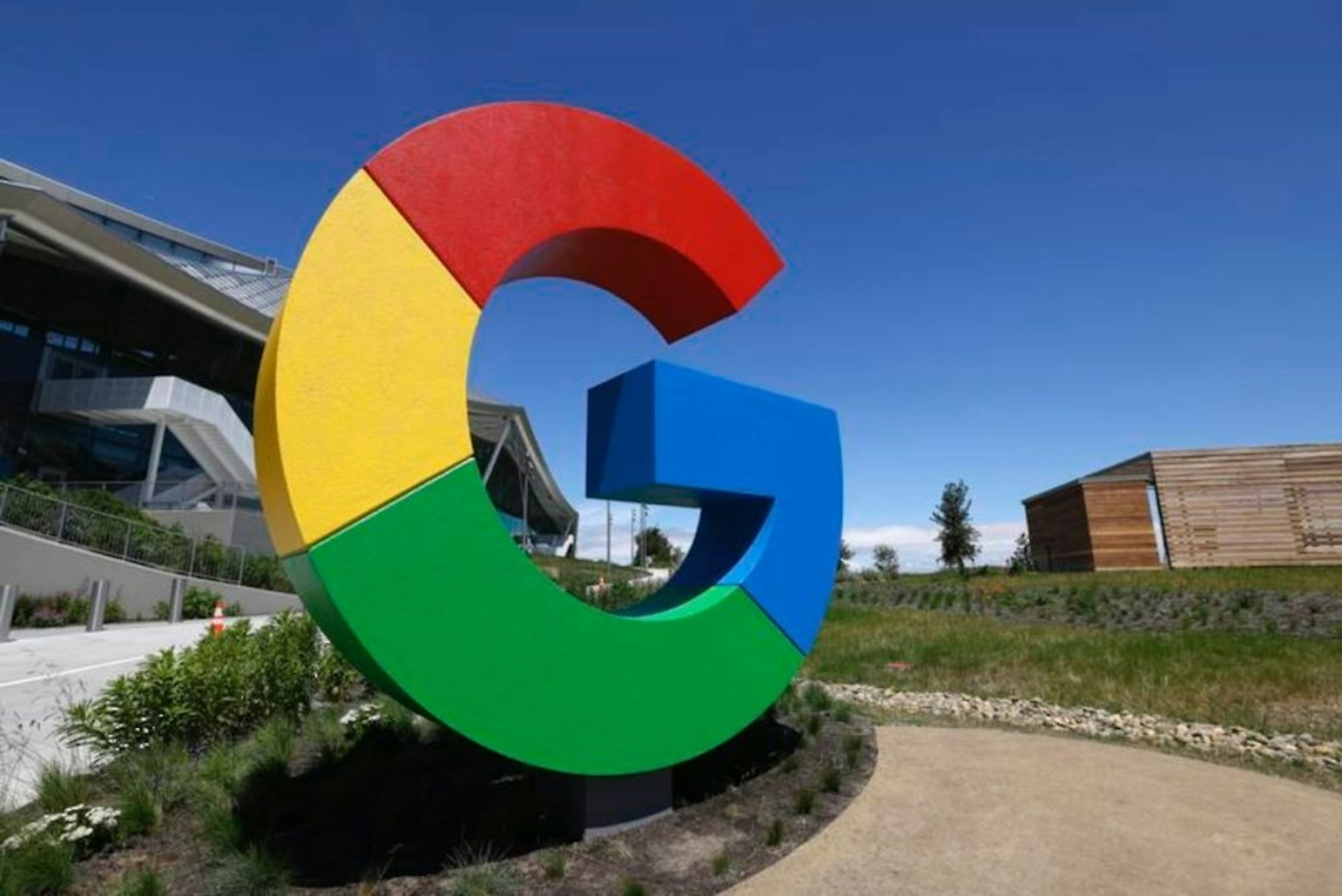 照片中跟谷歌有關，包含了建築、Alphabet Inc.、詩人、大科技